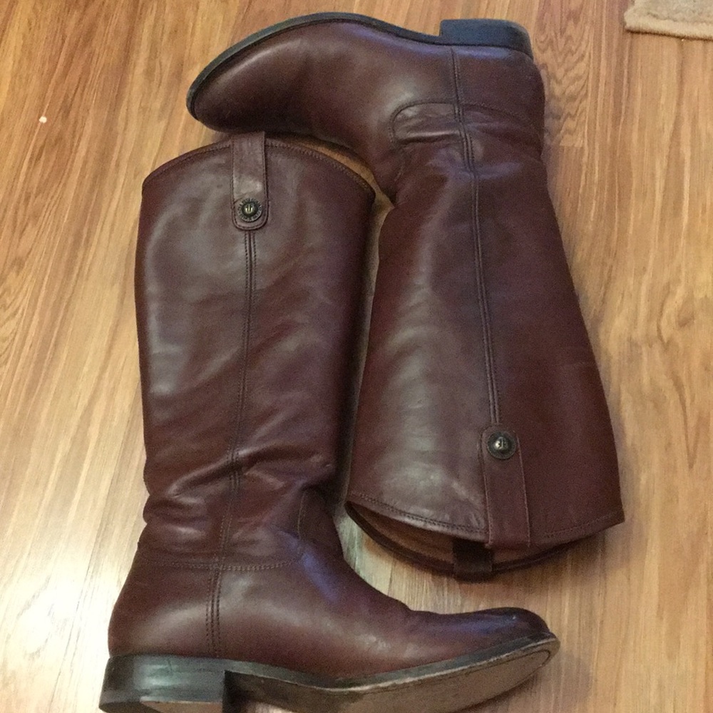 Cherry brown leather Frye boots!